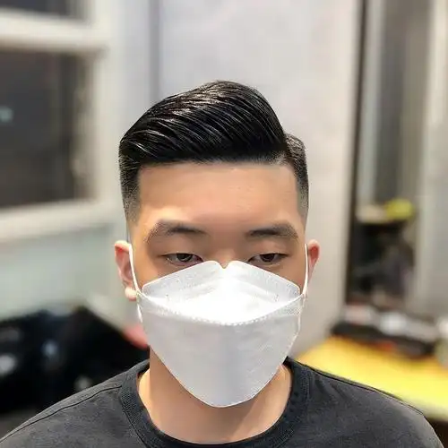 如果你还没有尝试过留"背头发型",那么就一定要去留一款了,这款发型