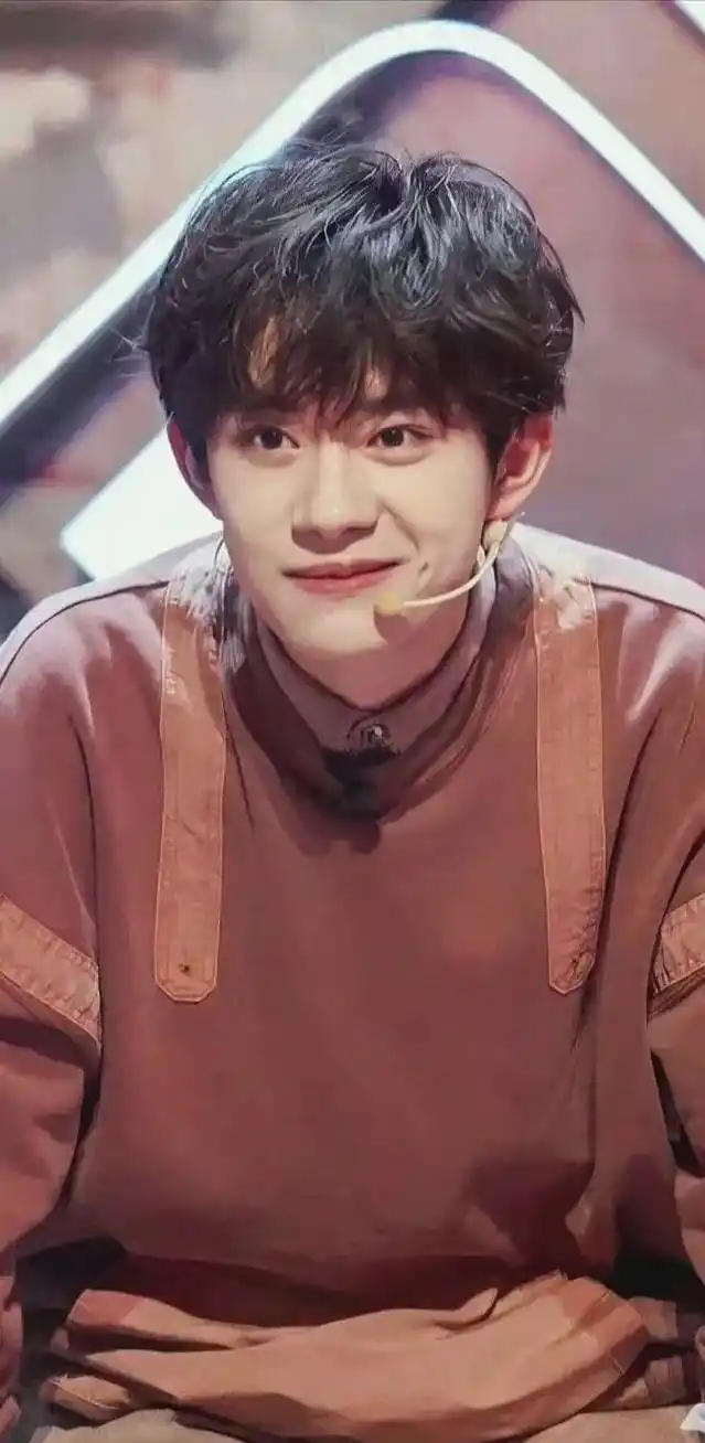 易烊千玺 #少年感 #可爱到犯规 相信我,最后一张真的是凑 - 抖音