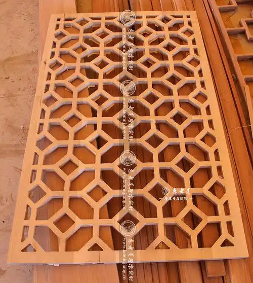 走进老木匠雕刻车间第40期:原木花格屏风整板衔接 无榫卯!