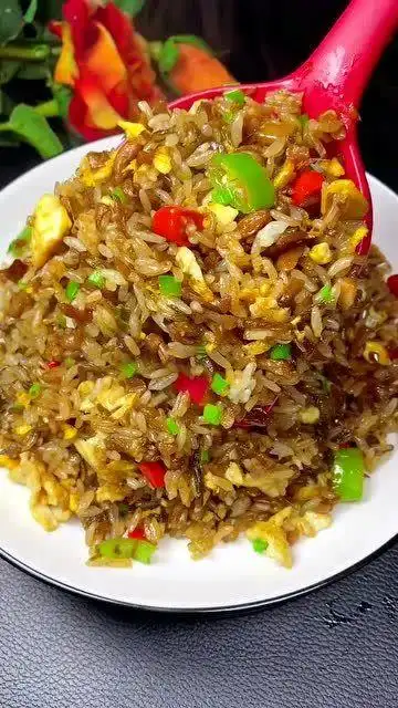 超级好吃的外婆菜炒饭,老婆一口气吃完