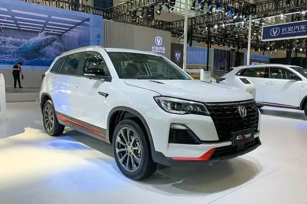 2021天津车展升级新一代蓝鲸动力长安cs75蓝鲸版实拍解析