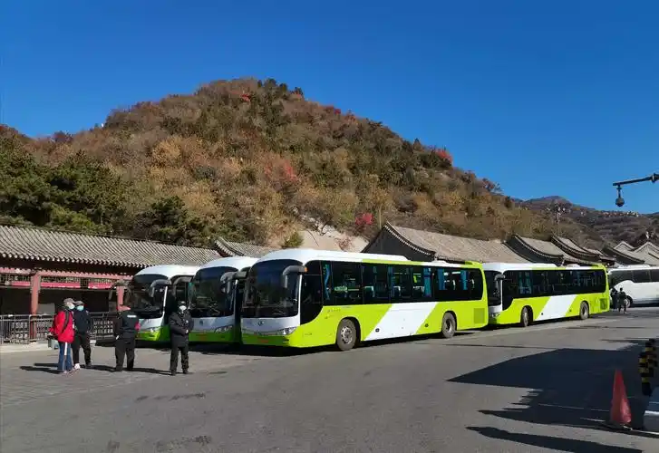 北京877路公交车往返全程高速一站从德胜门到八达岭.