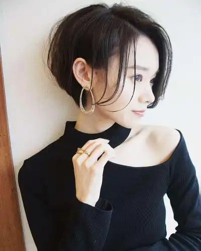 为什么小个子女生适合短发?这十款小清新的瘦脸发型,一看就明白