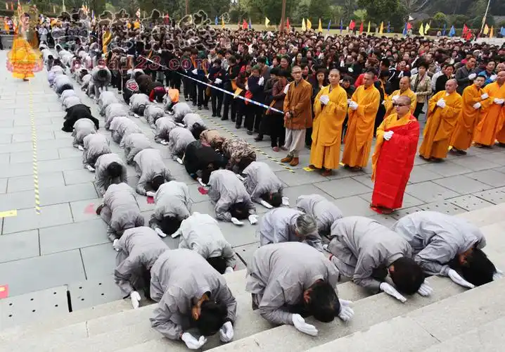 【高清图集】"三月三·龙华会"雪窦寺举行朝拜弥勒大佛祈福法会