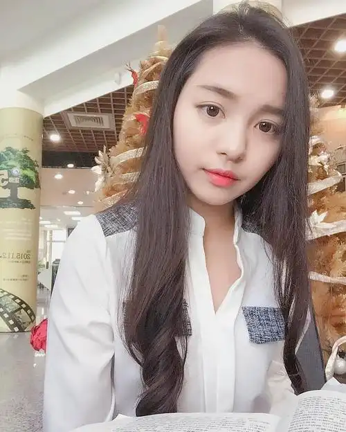 白皙萝莉高中生性感可爱自拍图片