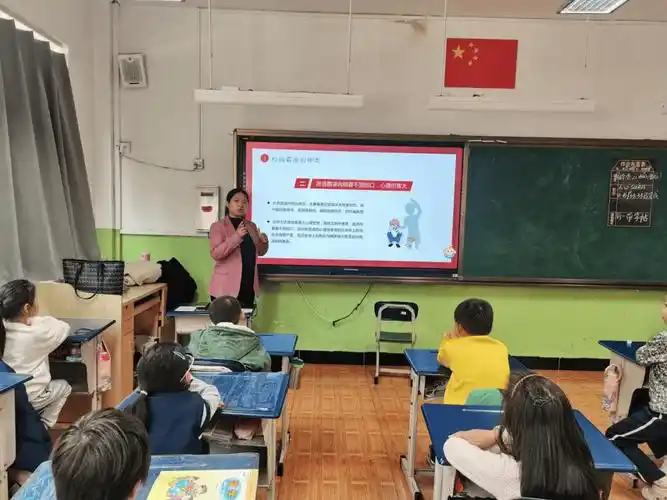诚功普法进校园荣秋敏郑慧钰律师受邀参加青岛香港路小学家长讲师团