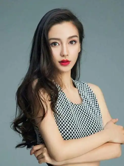 魅丽传说女生的唇形有四种,微笑唇最受欢迎,有标准唇的人很少,你是哪