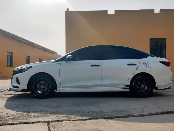 长安逸动手豪白色外观改装