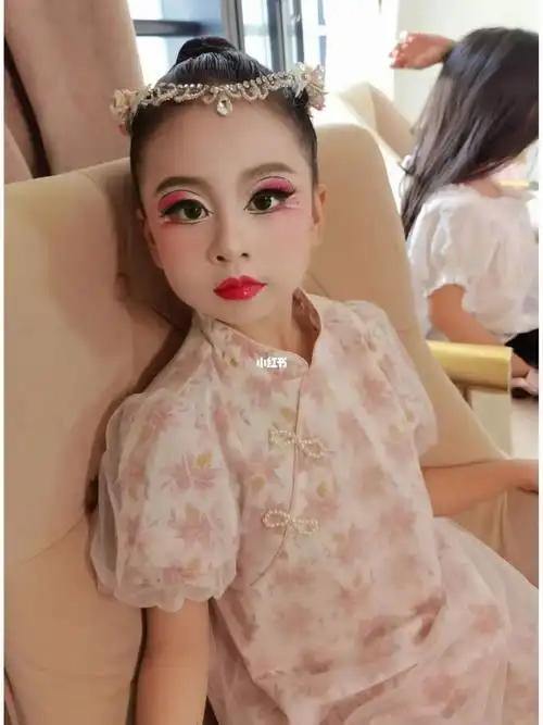 可可爱爱的儿童舞台妆,全国桃李杯芭蕾舞