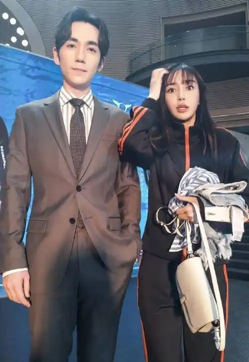 《我的真朋友》邓伦吃不停,angelababy眼里都是羡慕可不敢动筷子_邵芃