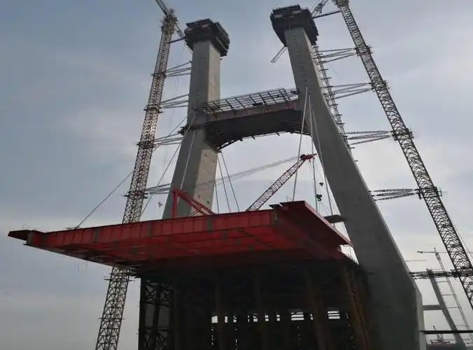 (2)12#索塔z4,b4钢梁拼接施工