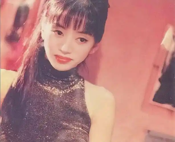 35年前的梅艳芳有多潮,简直时尚风尚标