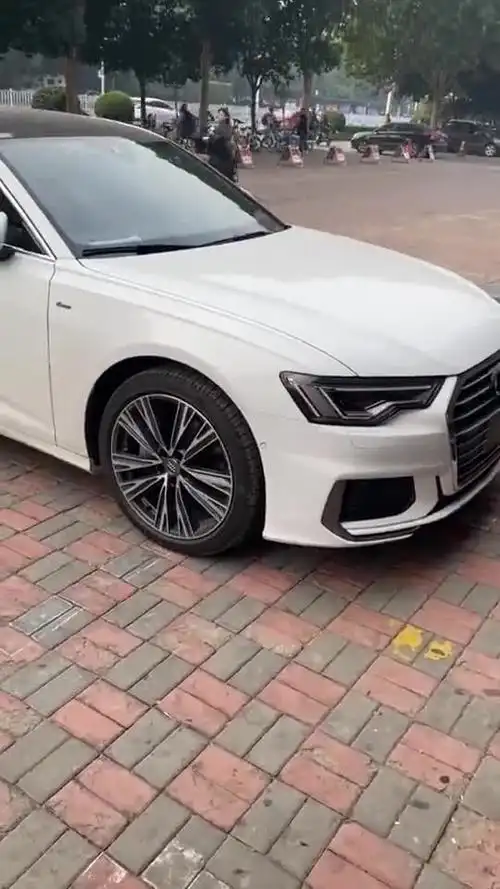 白色的奥迪a6看起来真的非常秀气