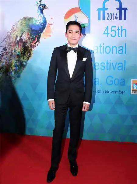 他的正脸,处于中等偏上的水平,他的侧脸,也处于中等偏上的水平,这便是