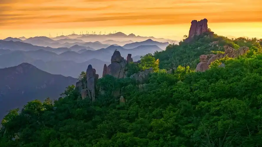 p>辽宁北票大黑山旅游景区位于 a target="_blank" href="/item/辽宁