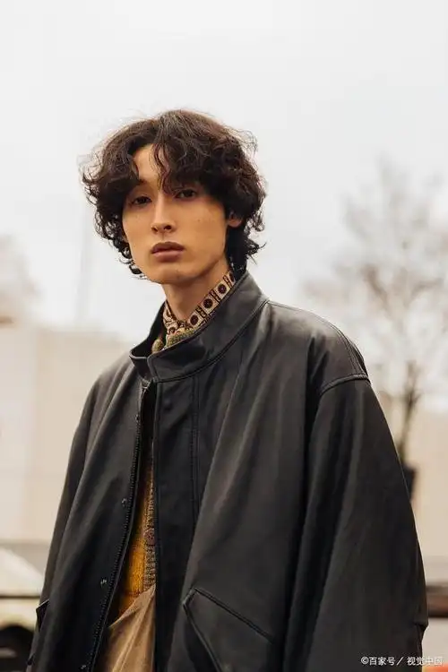 日系发型男慵懒中长发怎么留?