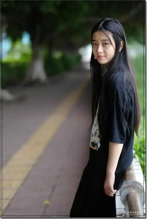 初中校花14岁小怡