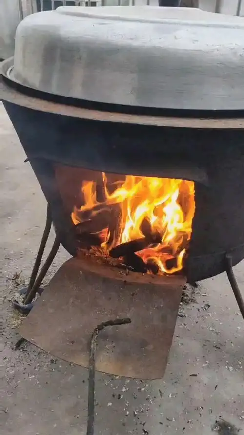 好怀念小时候烧柴火做饭,那时候能吃顿饱饭,就心满意足了