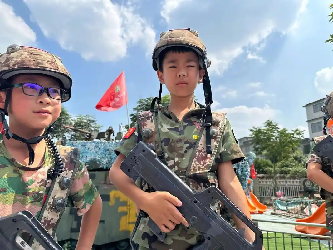 儿子一个月的夏令营生活结束啦!快乐的夏令营结束了!