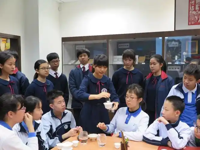 深圳中学生走进澳门培正中学进行一对一交流学习