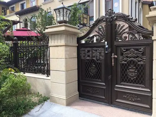 铝制别墅门的门框可以用膨胀螺栓固定在墙上,也可以在墙的施工过程中