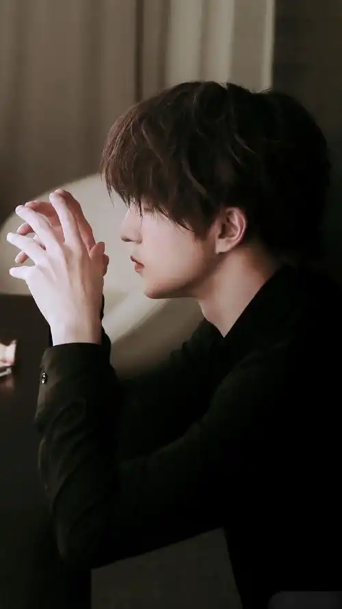 一张我找了很久都找不到的薛之谦的照片有木有类似的照片可以分享一下