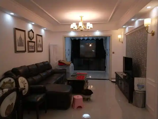 客厅的整体效果,请忽略我本人的拍照技术,可能是手机像素不好的缘故吧