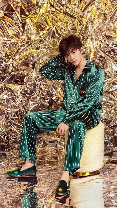 易烊千玺睡衣造型