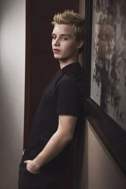 萌金发,noel fisher