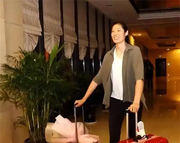 朱婷家庭现状,父母不再"务农",5姐妹感情很深厚