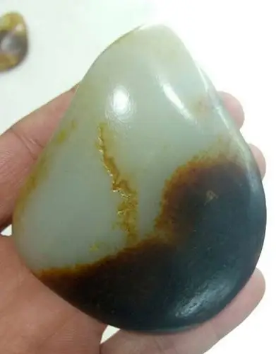 "和田玉籽料"和"俄罗斯玉籽料"区别