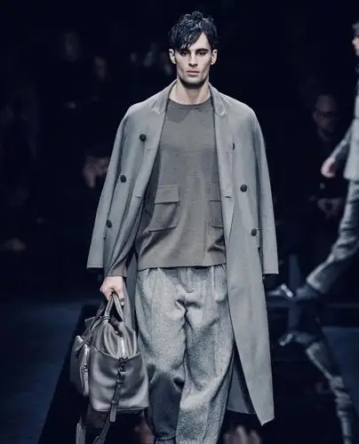 险些被捧杀,23岁英国男模elliot meeten 这一季好红