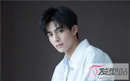 男士三七分偏分发型怎么弄有型经典偏分头帅气百搭凸显潮范