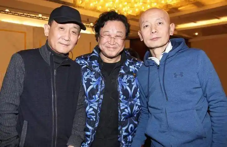 这一年,大哥梁左当监制,老二梁天客串,三妹梁欢做编剧,一起成就了《我