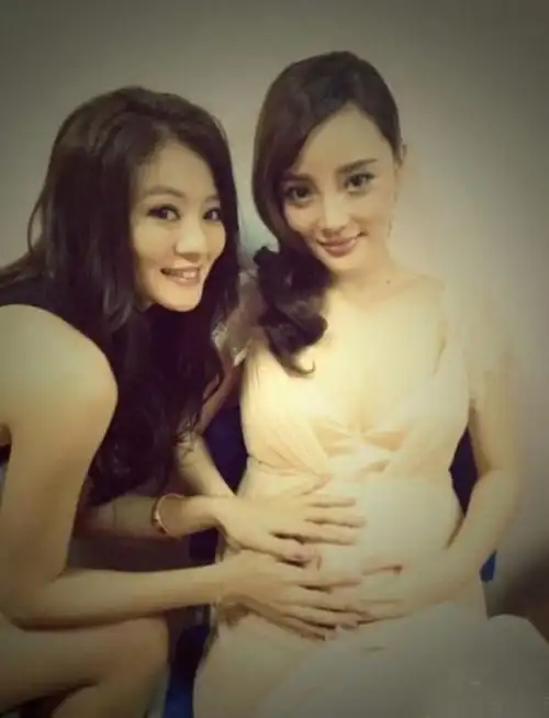 怀上甜馨时,看看李小璐昔日孕照,漂亮得不像孕妇