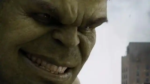 绿巨人听到美国队长给他的任务之后,露出了邪魅的笑容