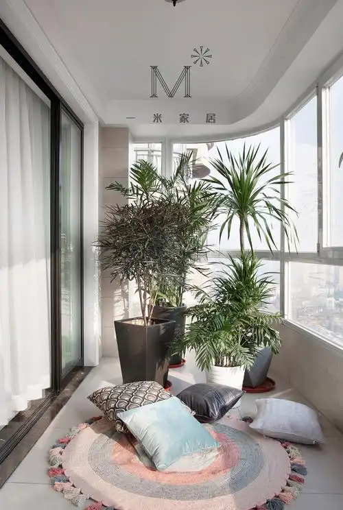 半圆形景观阳台装修效果图