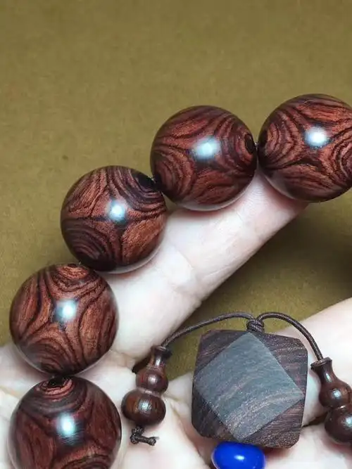 紫檀柳手串鬼脸对眼纹理不输海黄