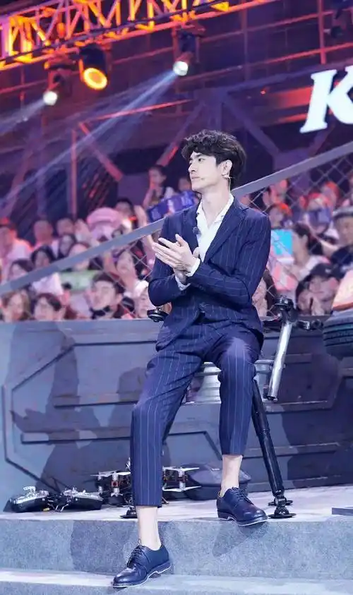 林更新露内裤边健身上热搜,细腰大身材还有翘臀_网友_肌肉_手臂