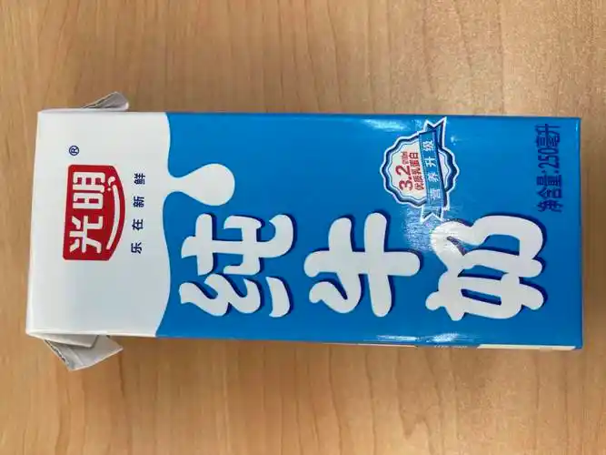 光明纯牛奶的热量和减肥功效