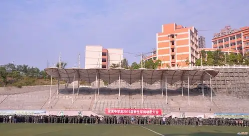 巫溪中学新生军训拉开帷幕