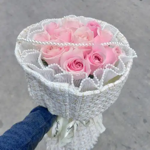 11朵粉玫瑰小香风花束