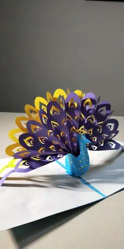 《纸艺立体孔雀贺卡》