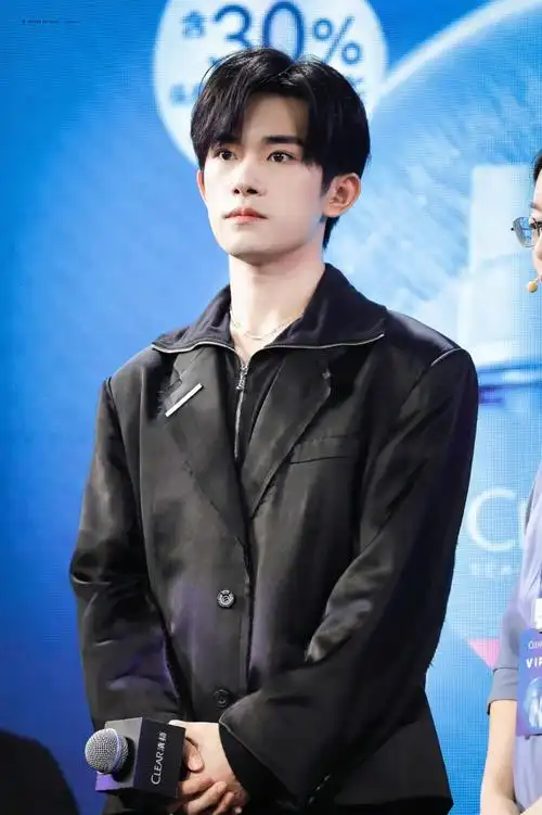 易烊千玺 清扬发布会