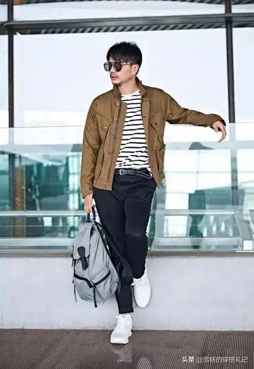 运动鞋作为比较休闲日常风格的鞋款,几乎能搭配各种风格的服装,即使是