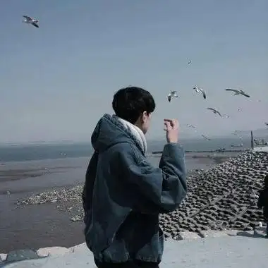 超帅最火的男生微信背影头像精选 我真的很累却装作没疲惫