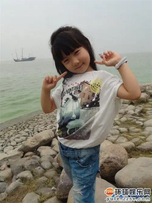 田灵儿小时候谁演的 许烁个人资料家庭背景曝光