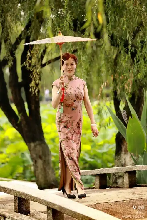 其它 优雅的女人,与年龄无关 写美篇  旗袍让所有爱它的人懂得,那定格