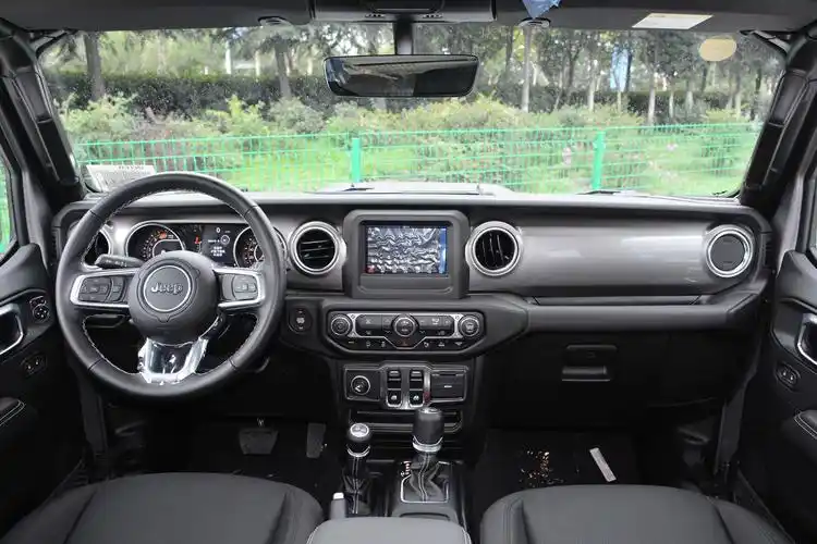 牧马人内饰-空间-雷达-易车