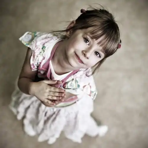 西方人,儿童,一个人,坐,方图,俯视,室内,白天,纯洁,欧洲,欧洲人,仅一